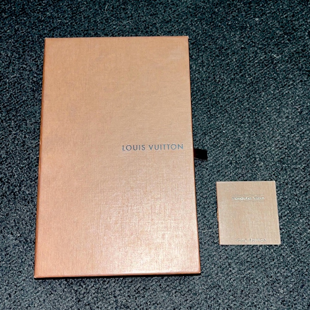 Louis Vuitton Vintage brown box + free Vernis care booklet 🔥